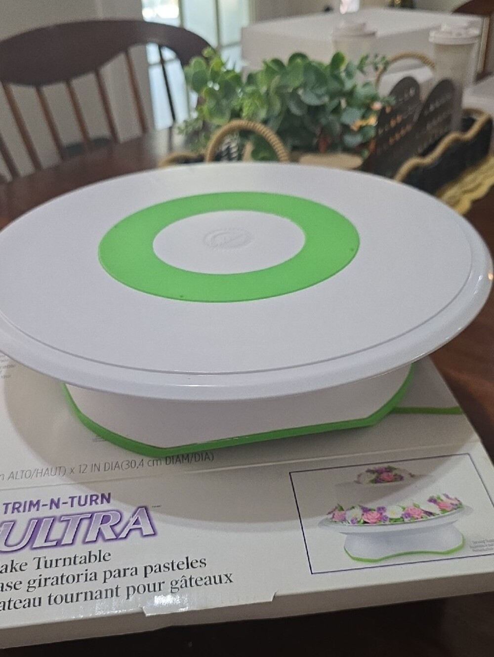 Wilton Cake Turntable White Lockin Base and Green Trim Good Used Condition W Box
